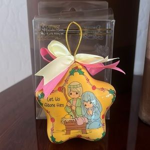 Enesco Vintage 1996 Precious Moments Christmas Ornament "Let Us Adore Him" *NIB*